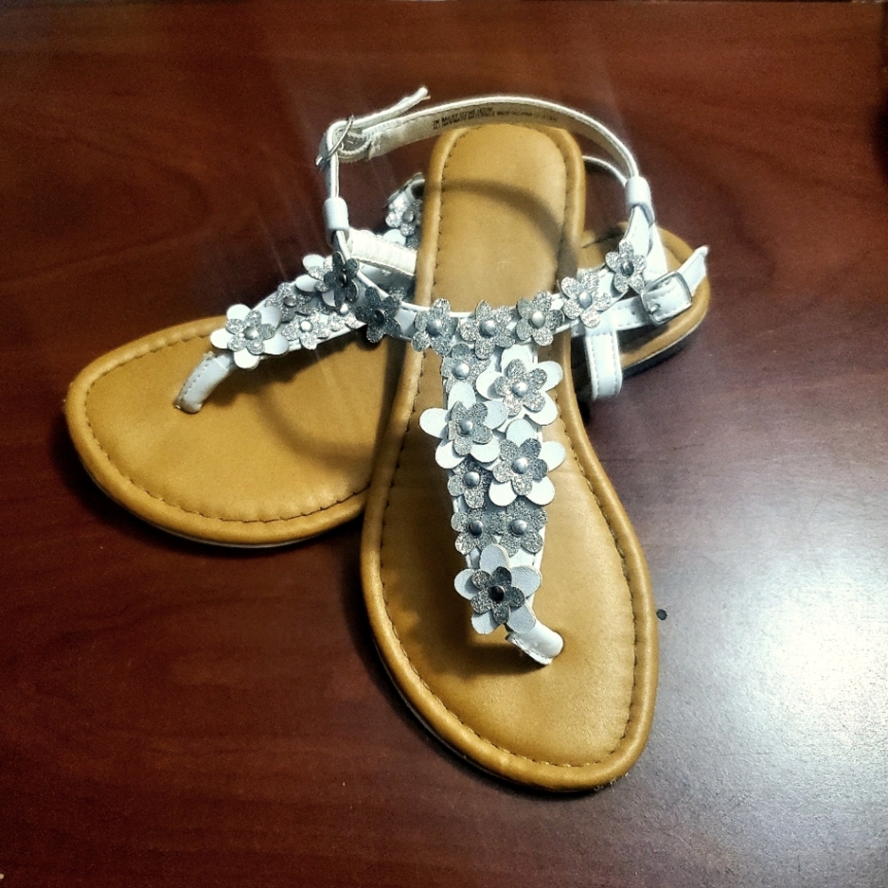 Girls Size 2M White and Silver Sandals